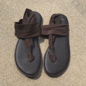 Sanuk yoga mat sandals